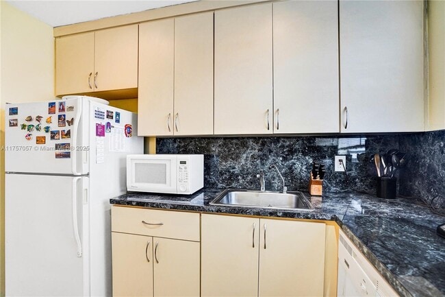 Photo - 7150 Indian Creek Dr Unit 505