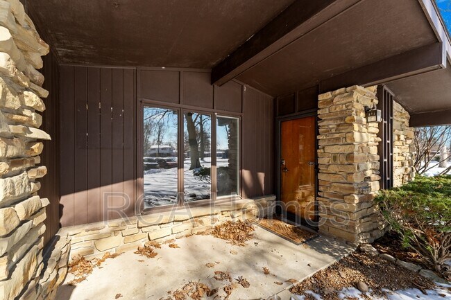 Photo - 423 Jenny Ln