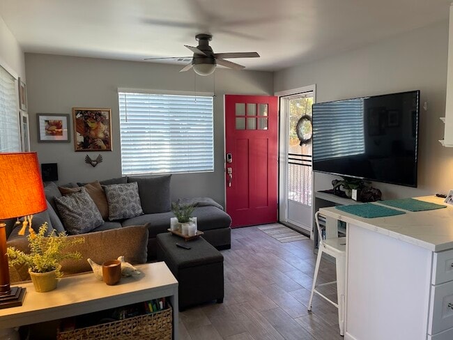 Photo - 225 Walnut St