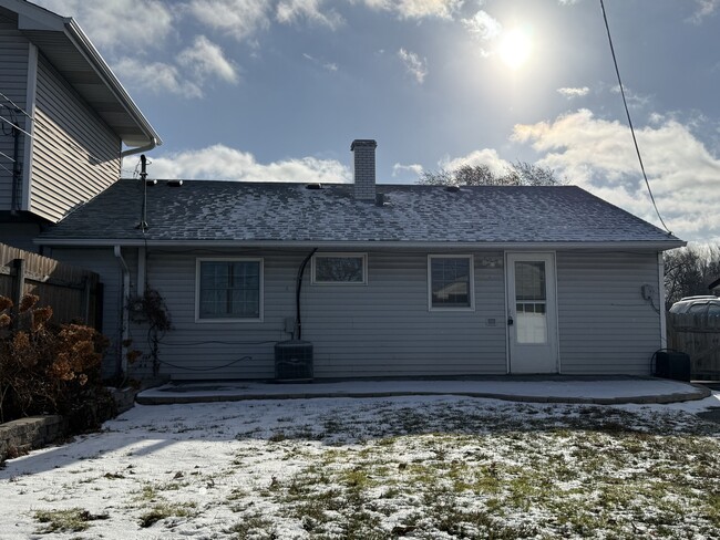 Photo - 9060 S Main St