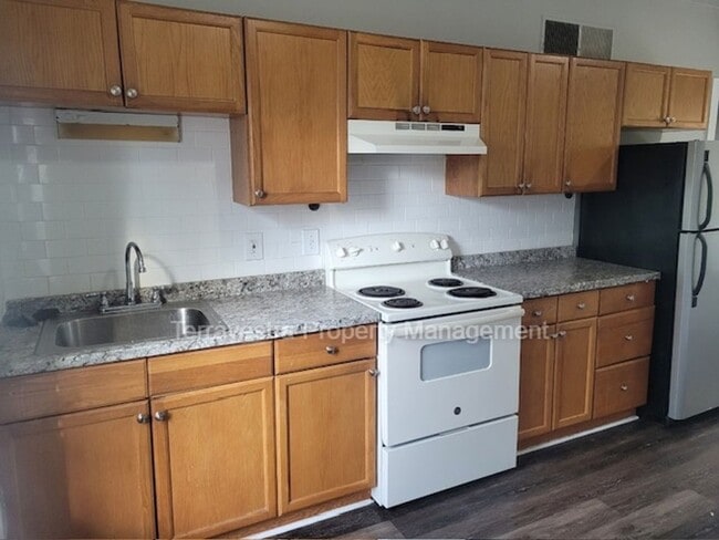 Building Photo - 63 W Broadway Unit B