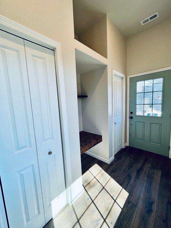 Photo - 1012 Swan St