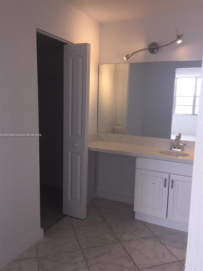 Photo - 2025 NE 164th St Unit 516