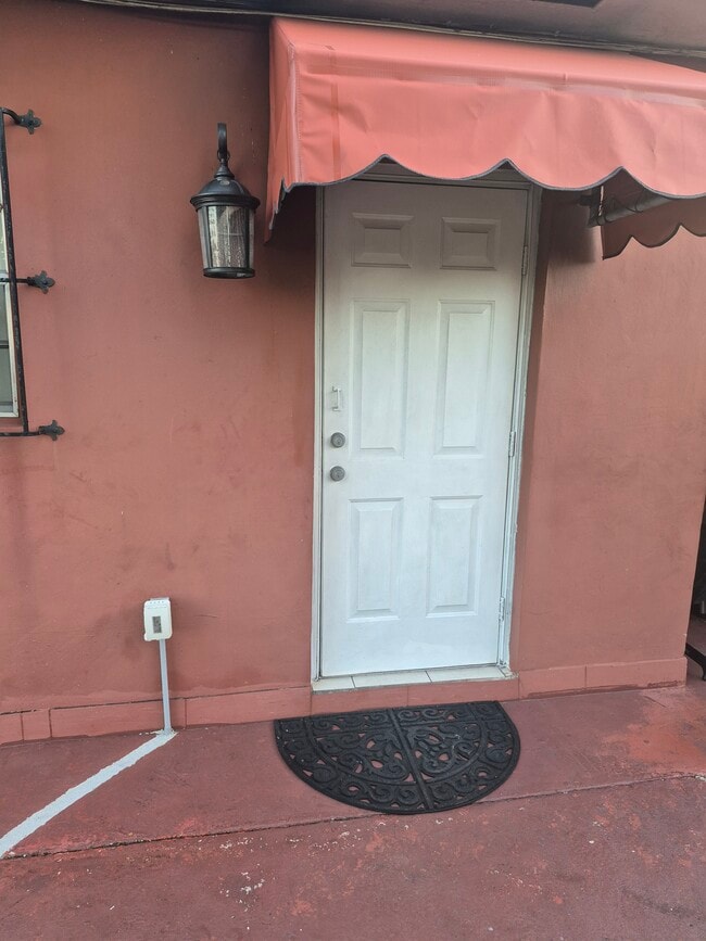 Building Photo - 791 E 43rd St