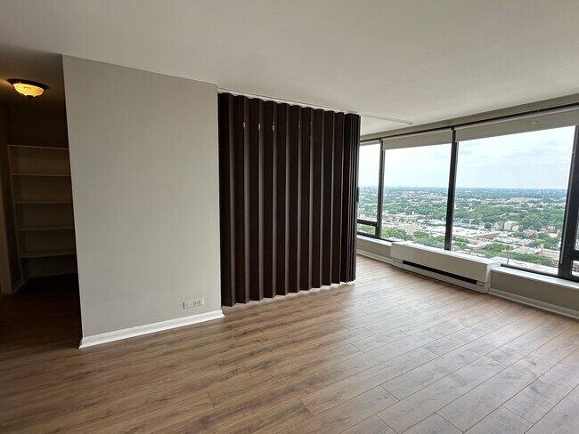Foldable Bedroom Wall - 5445 N Sheridan Rd Unit 2605