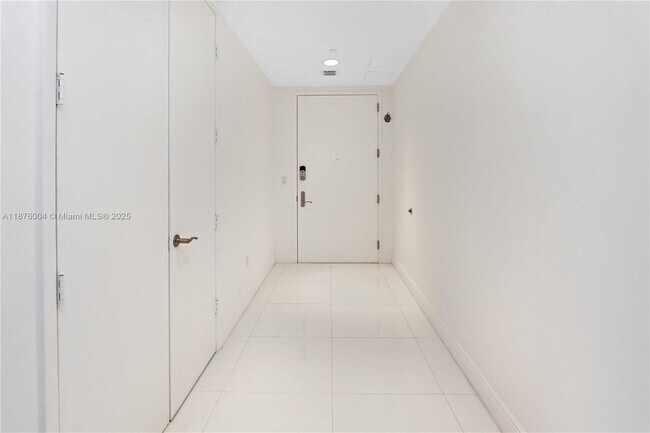 Photo - 16001 Collins Ave Unidad 705