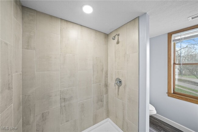 Building Photo - 1765 Merriman Rd Unit 202