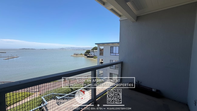 Building Photo - 1BD/1BA in Emeryville, Features stunning marina views! Amenities, water, garbage, and 1 parking s... Unit 424