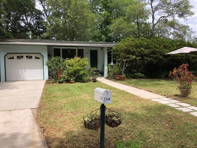 Building Photo - Three Bedroom 1.5 Bath Home in Great Location in NW Orman Leigh Estates