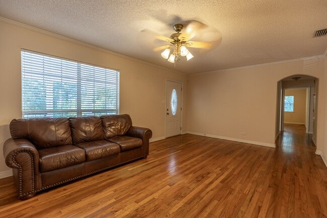 Photo - ONE FREE MONTH ON 13 MONTH LEASE!Charming ...