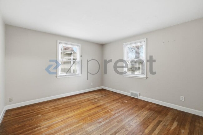 Photo - 18 St James St