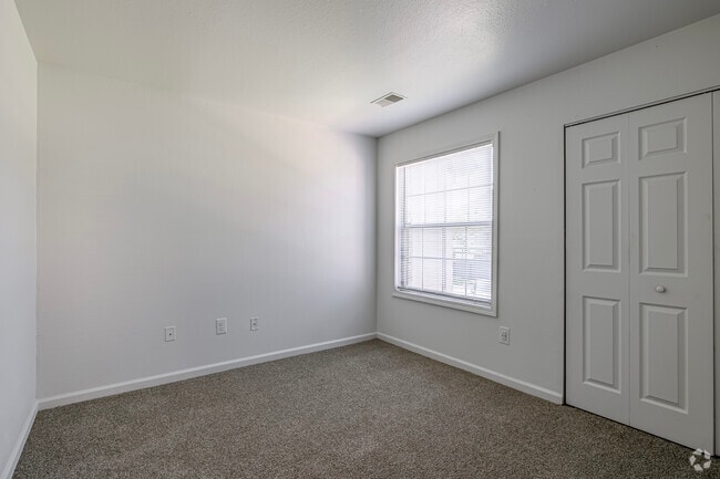 2BR, 1BA - 981SF - Secondary Bedroom