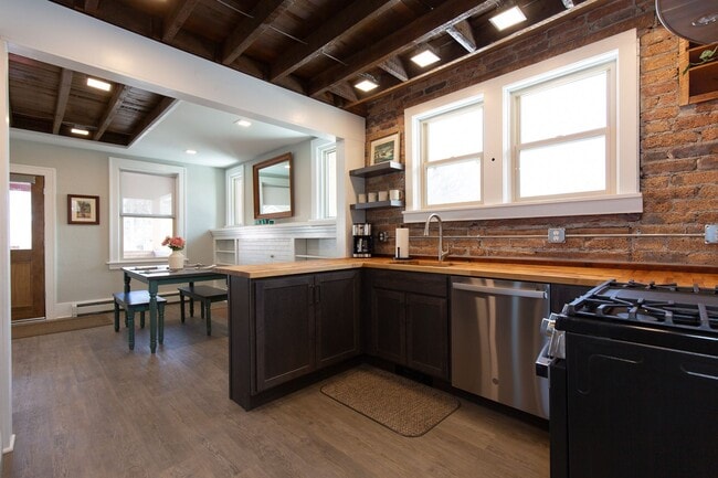 Photo - Hayes House Unidad Main Home