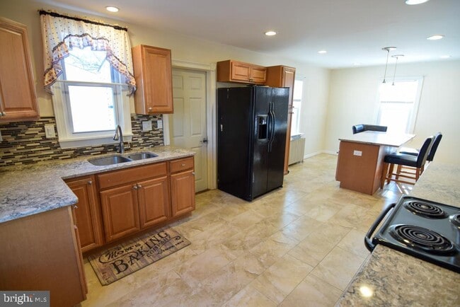 Photo - 1071 W Bristol Rd