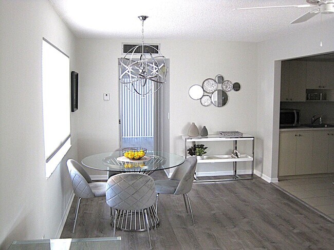 Photo - 512 Burgundy P