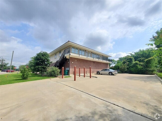 Building Photo - 501 E Davis St Unit A Rental