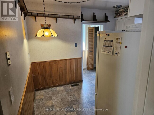 Photo - 147 Fitzgibbon Ave