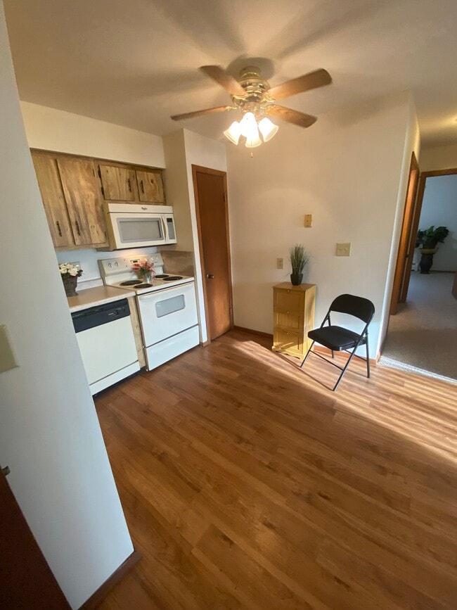 Photo - W151S7043 Cornell Cir Unidad 3