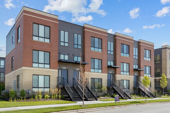 Photo - 1262 Lakepointe Dr Townhome