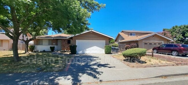 Building Photo - 2519 Heather Dr