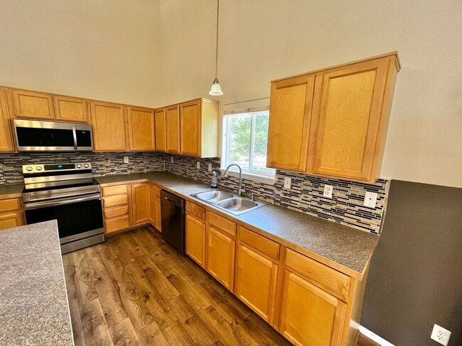 Photo - Beautiful 3 bed 2.5 Bath Home in East Loveland, CO!