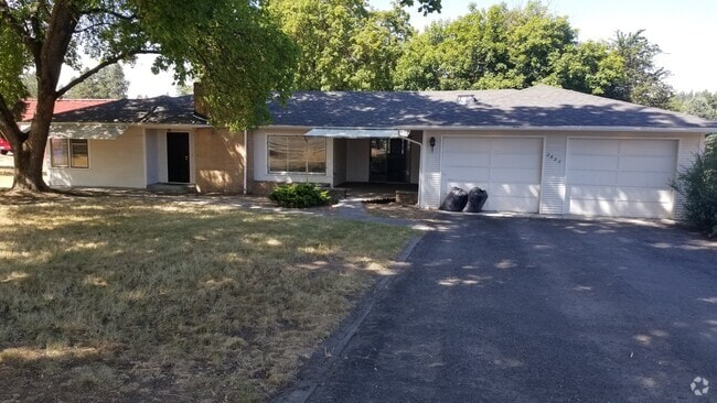 Building Photo - GL2820 Rental