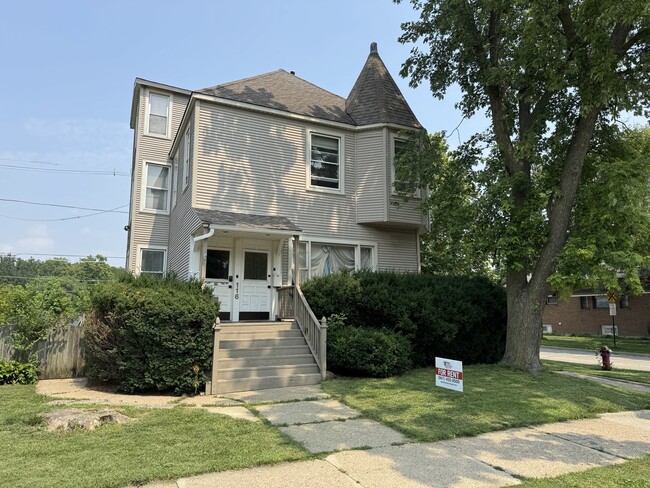 Building Photo - 116 E Quincy St Unit 1 Rental