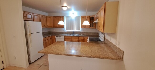 Building Photo - Ponahawai Quadplex Unit 101