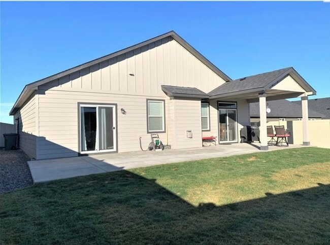 Photo - Newer Home in Kennewick, Great Location!