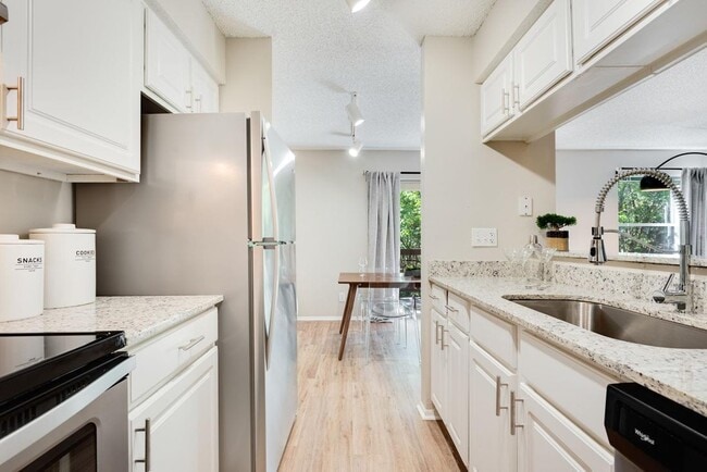 Photo - Landmark at Barton Creek