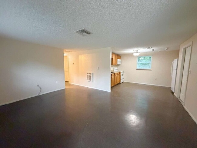 Photo - "Charming 3-Bedroom Gem in Land O' Lakes – Your Cozy Retreat Awaits!"