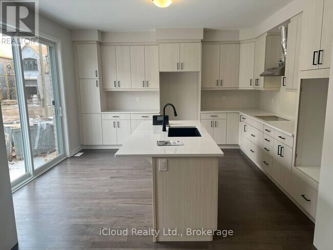 Photo - 1407 Hearns Pl