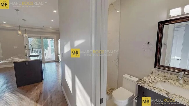 Photo - 170 Paris St