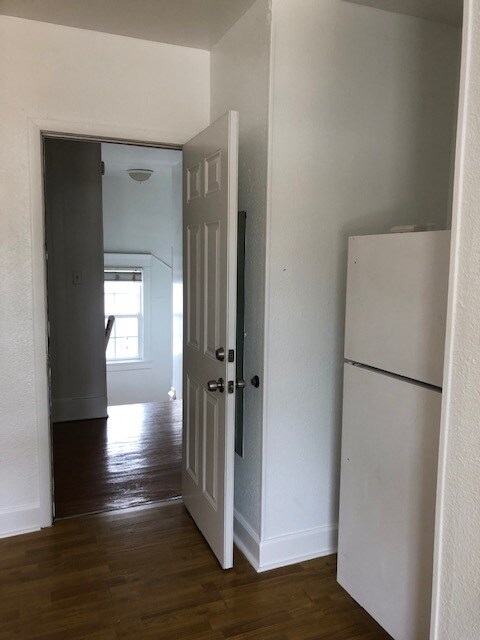 Includes refrigerator - 6742 Whittier Ave Unidad 3