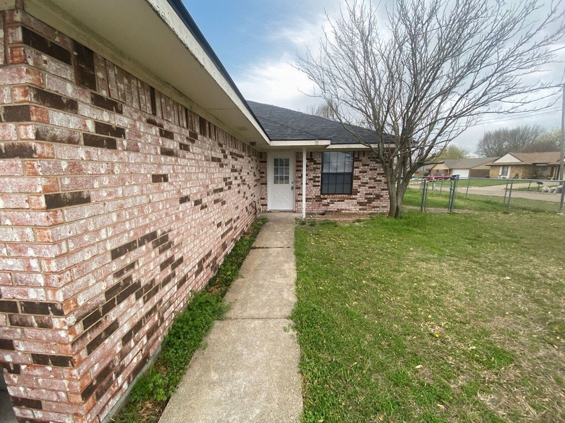 Photo - 5413 - 5415 Brookhollow Drive