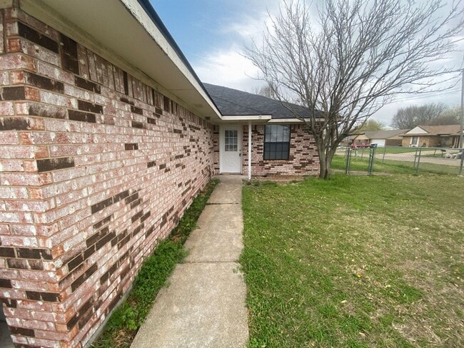 Building Photo - 5415-5415 Brookhollow Dr Unit 5415 Brookhollow Drive Rental