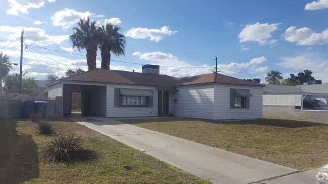 Building Photo - **COMING SOON** HOME WITH SPARKLING POOL!