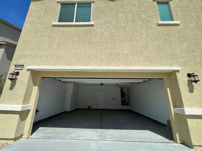 Photo - GATED 4 BED 2.75 BATH 2 CAR GARAGE TOWNHOUSE w/ LOFT & BED + BATH DOWNSTAIRS!