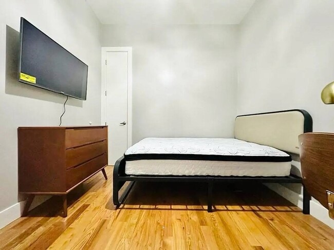 Furnished room/NOT APARTMENT