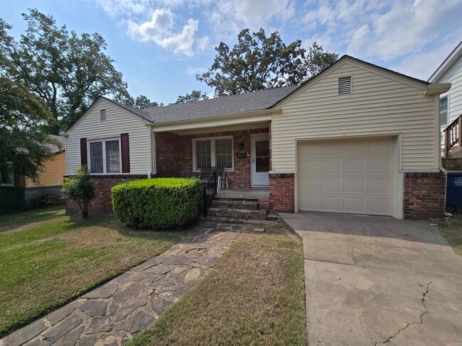 Photo - 3117 N Cypress St