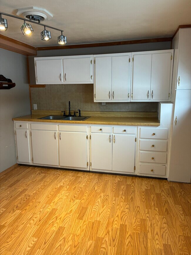 Photo - 305 Calder Ave