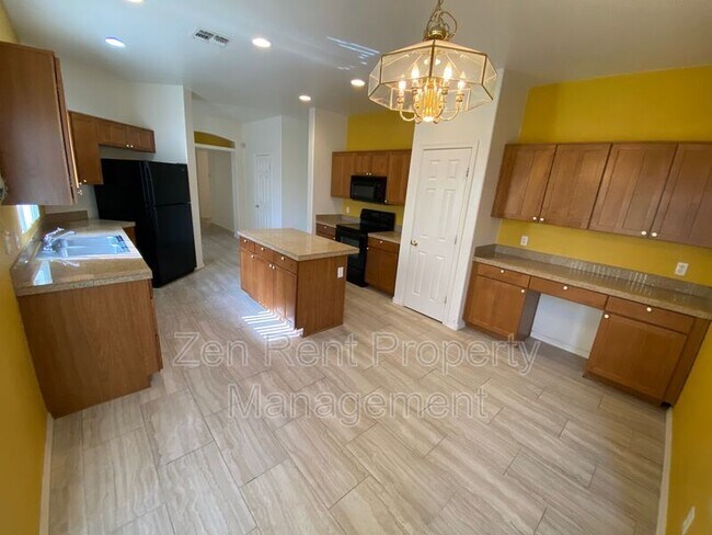 Photo - 1650 S Crismon Rd Unit #18