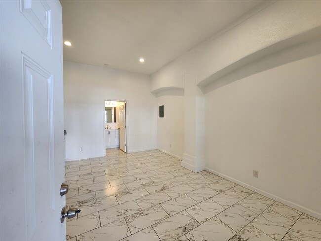 Photo - 5027 Creekmont Dr Unit Studio