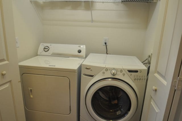 Washer/Dryer - 553 Rosedale Ave