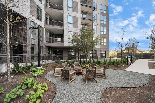 Building Photo - 2810 Riverby Rd Unit 406 Rental