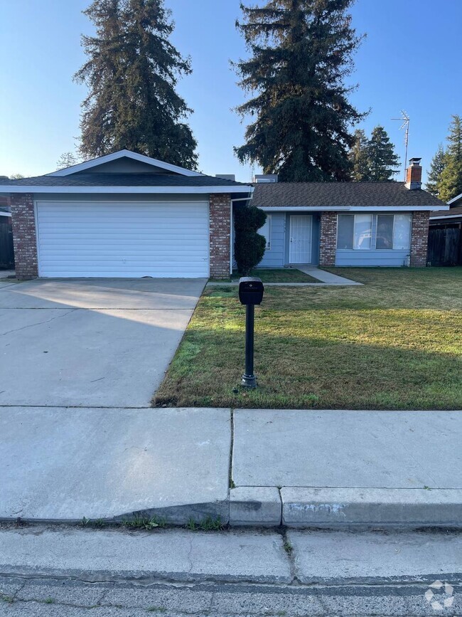 Building Photo - 5035 W San Joaquin Dr Rental