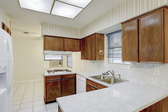 Building Photo - 7739 Kensico Rd