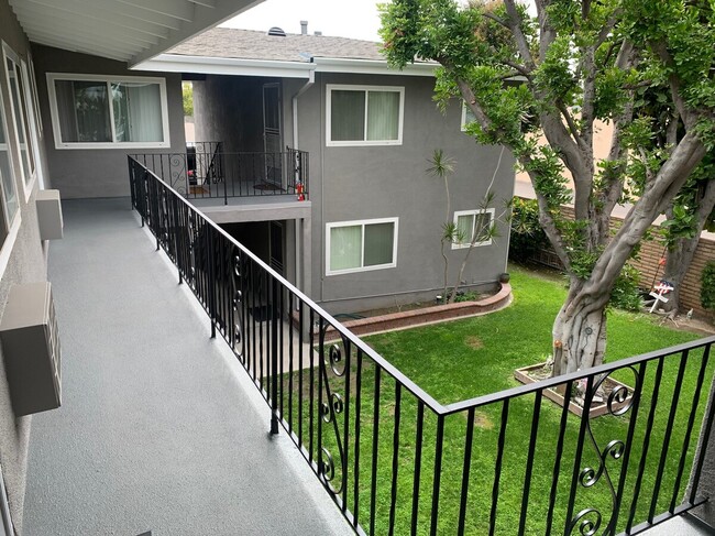 Courtyard - 130 Valley Home Ave