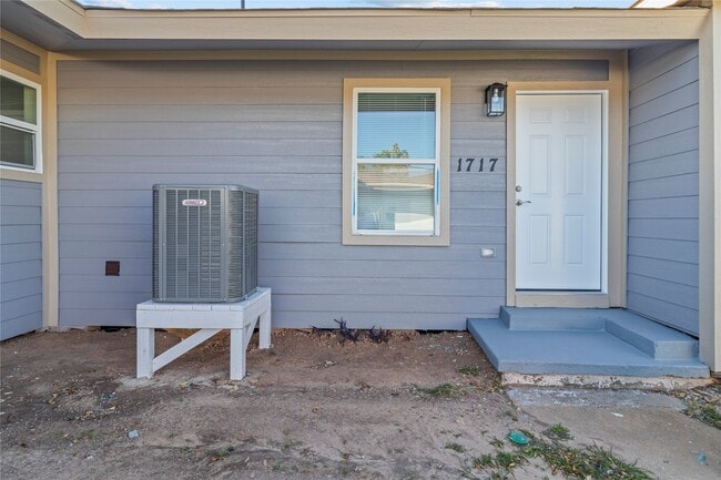 Photo - 1717 W 4th St