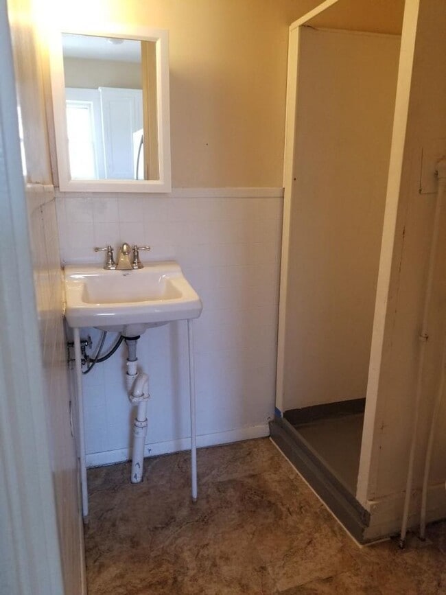 Photo - 215 W Wayne St Unit 215 1/2 W Wayne St  "Studio"